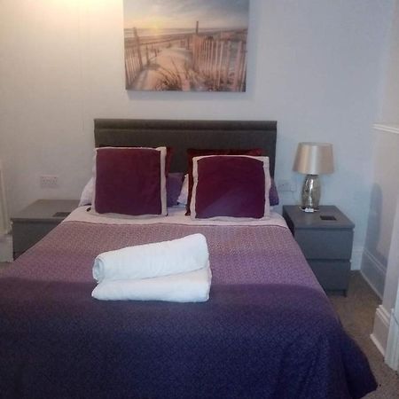 Lea Hurst B & B บอร์นมัธ ภายนอก รูปภาพ