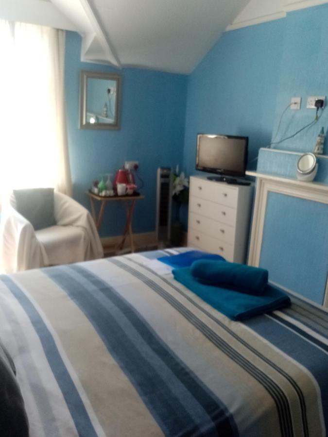 Lea Hurst B & B บอร์นมัธ ภายนอก รูปภาพ