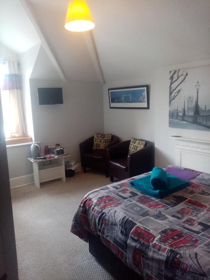 Lea Hurst B & B บอร์นมัธ ภายนอก รูปภาพ