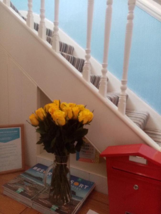 Lea Hurst B & B บอร์นมัธ ภายนอก รูปภาพ