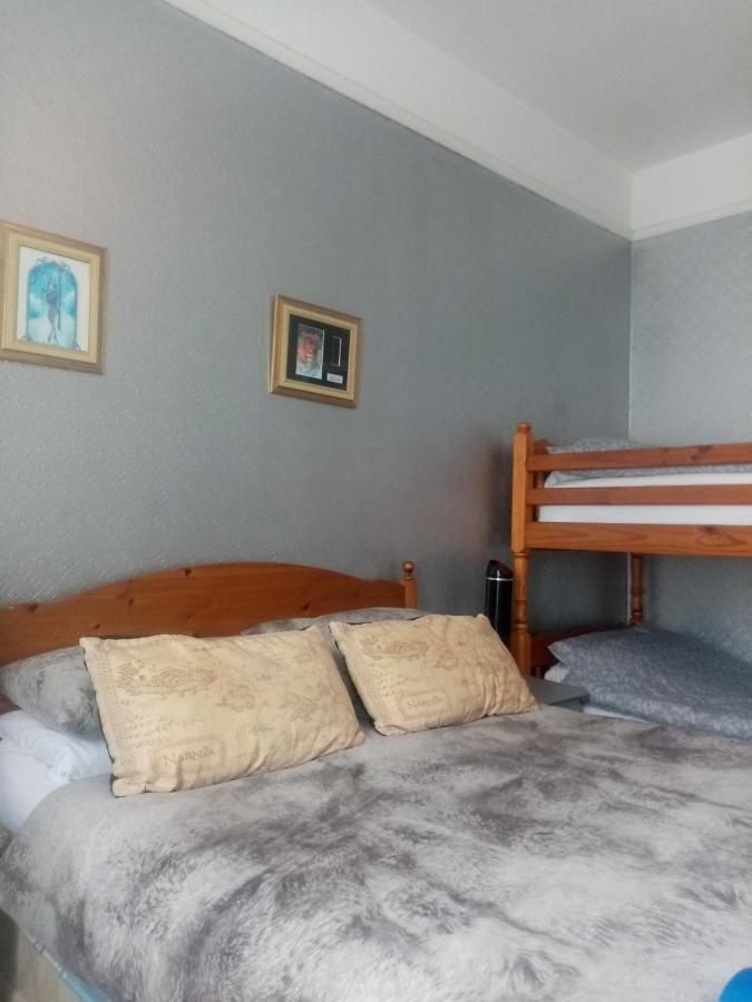 Lea Hurst B & B บอร์นมัธ ภายนอก รูปภาพ