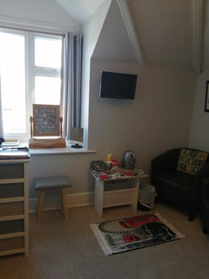 Lea Hurst B & B บอร์นมัธ ภายนอก รูปภาพ