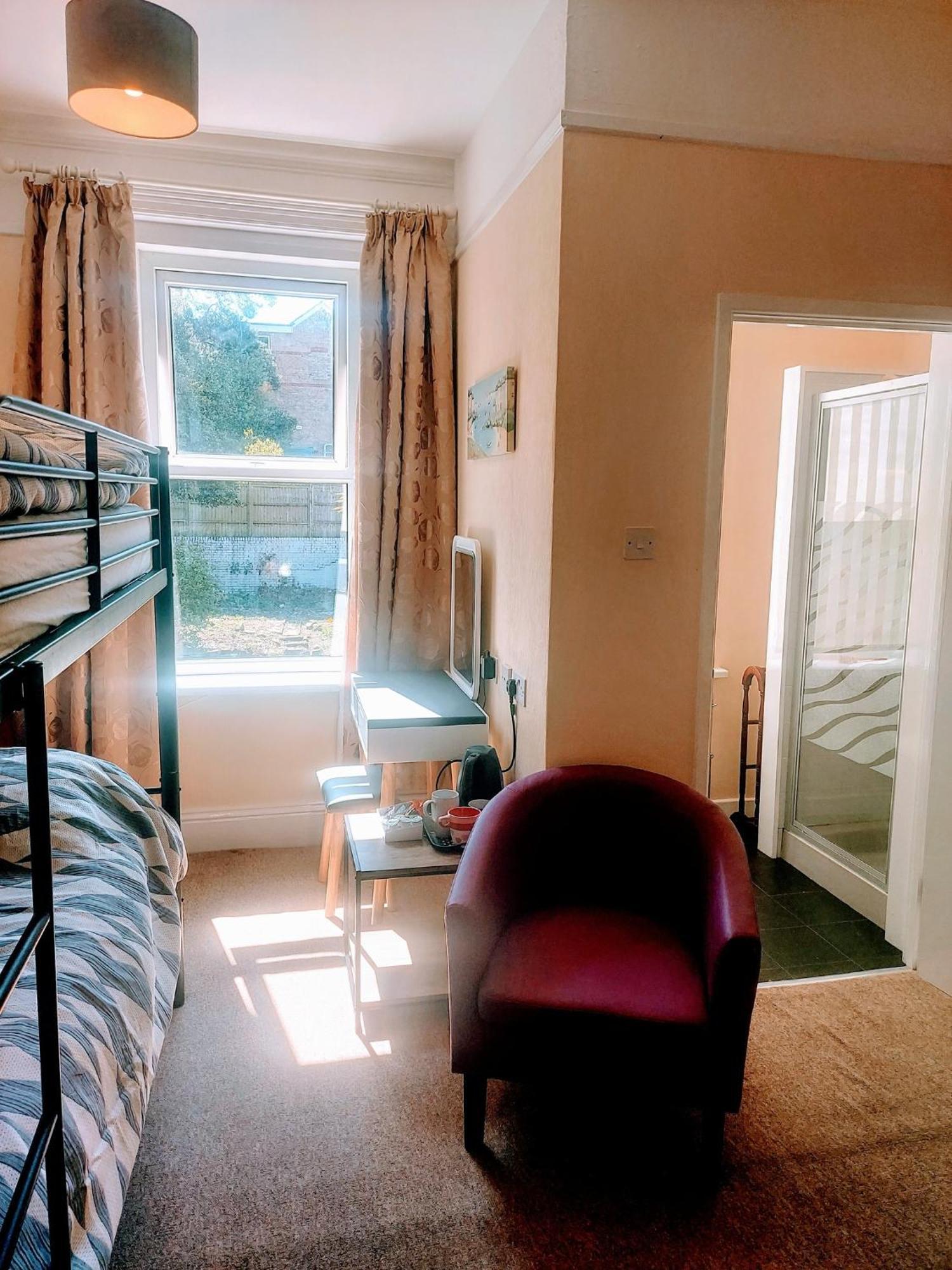 Lea Hurst B & B บอร์นมัธ ภายนอก รูปภาพ