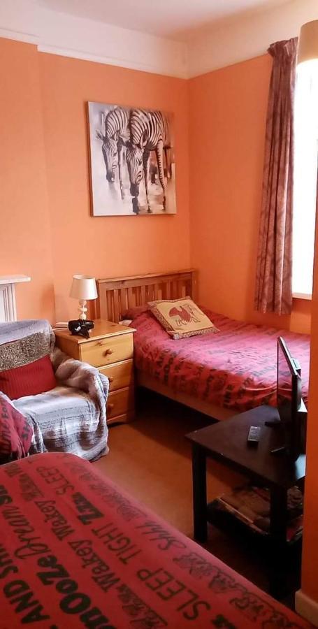 Lea Hurst B & B บอร์นมัธ ภายนอก รูปภาพ