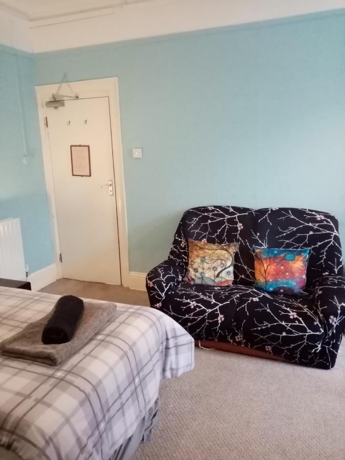 Lea Hurst B & B บอร์นมัธ ภายนอก รูปภาพ