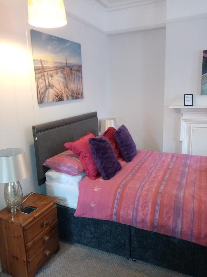 Lea Hurst B & B บอร์นมัธ ภายนอก รูปภาพ